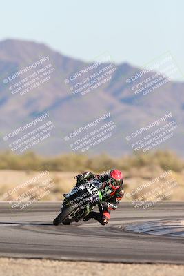 media/Dec-07-2025-CVMA (Sun) [[3e7d2de5dc]]/Race 16-Formula Middleweight/